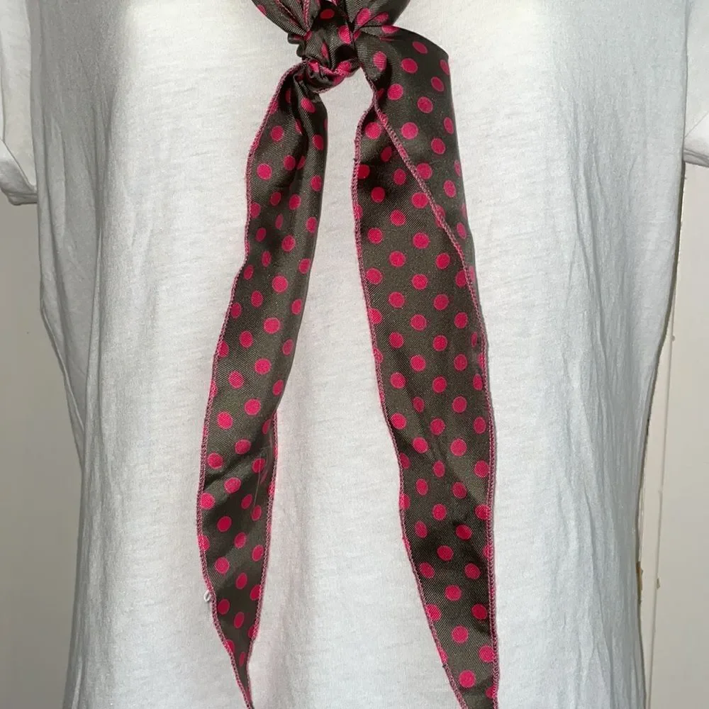 Vintage 70s or 80s gray with pink polka dots polyester neck scarf‎
